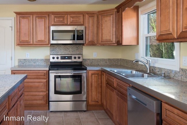 Building Photo - 3 br, 2.5 bath House - 749 Elkmont Rd