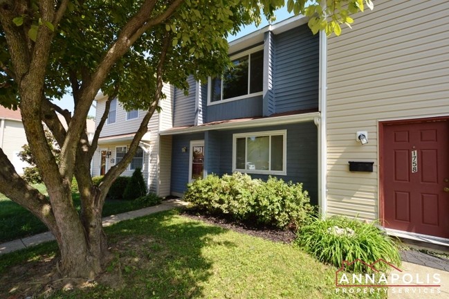 Building Photo - 1760 wood tree circle