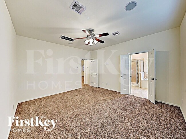 Building Photo - 17006 Amarose Dr