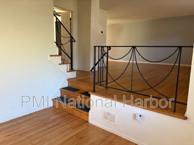 Foto del edificio - 13323 Warburton Dr