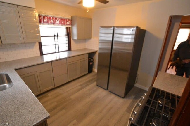 Building Photo - 18990 Raymond St