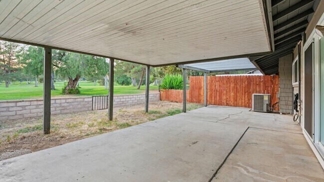 Building Photo - Spacious 3-Bedroom End Unit with Golf Cour...