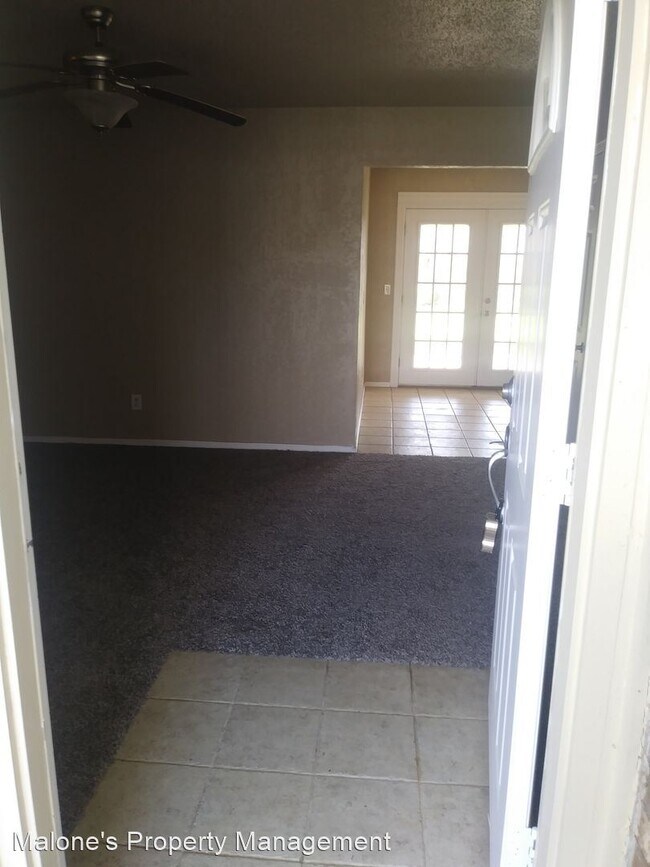 Building Photo - 3 br, 1.5 bath House - 3108 Beechwood Dr.