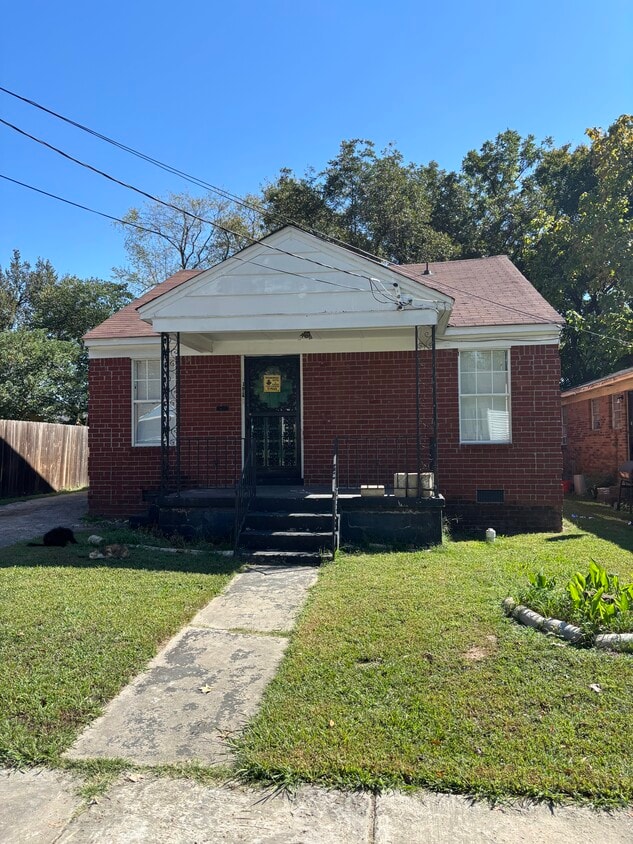 Primary Photo - 1614 Oakwood St