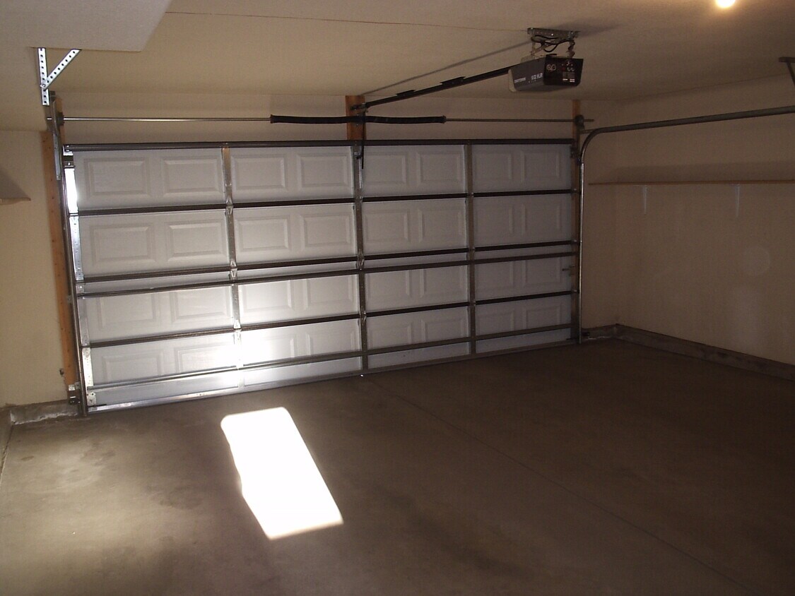 Building Photo - 1642 Columbine Village Dr