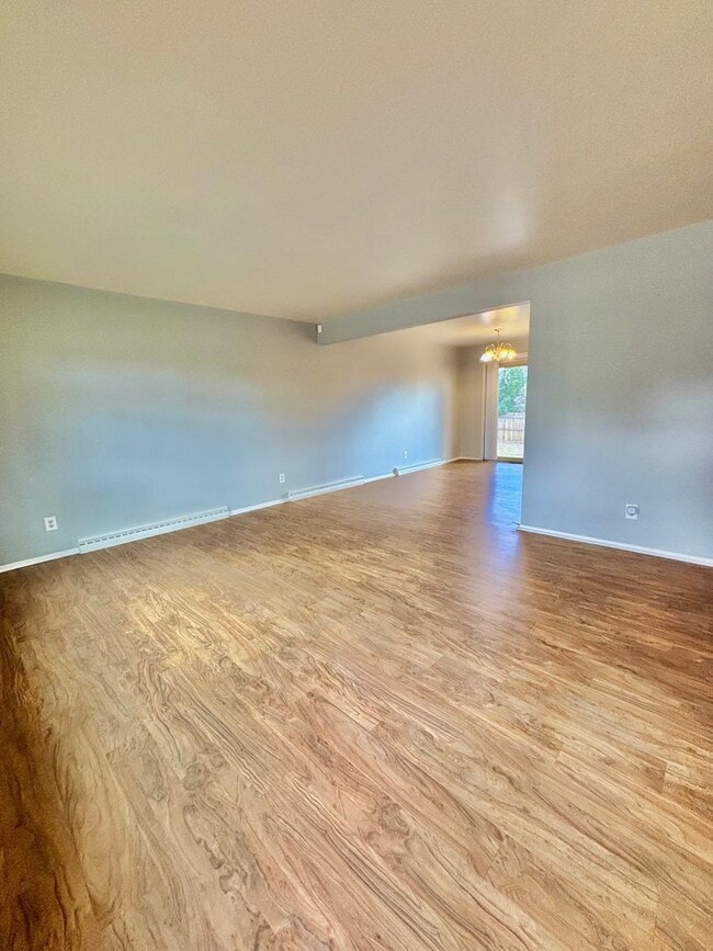 Building Photo - Expansive 5-Bedroom Home with Modern Comfort & Flexible Living Space! Available Now!!