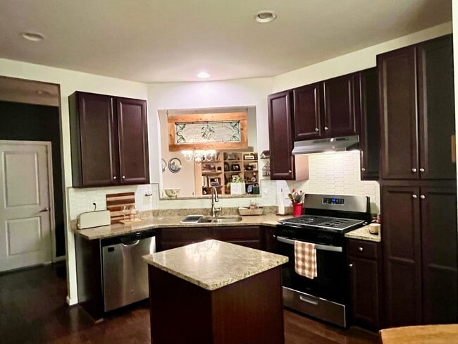 Foto del edificio - 3103 Abruzzo Pl