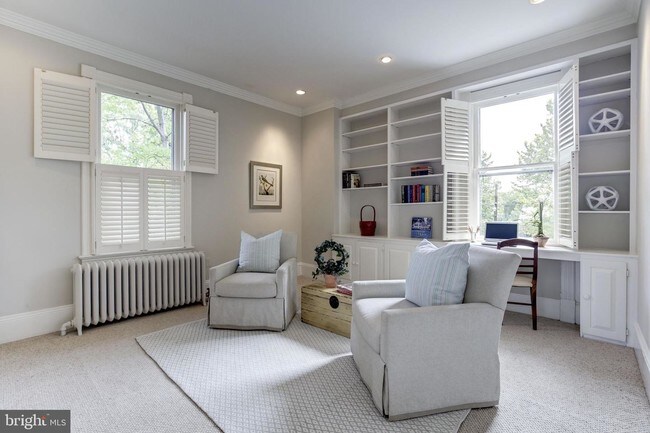 Foto del edificio - 3401 Newark St NW