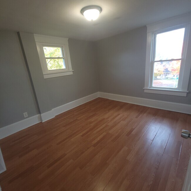 Building Photo - 1352 Sprague St