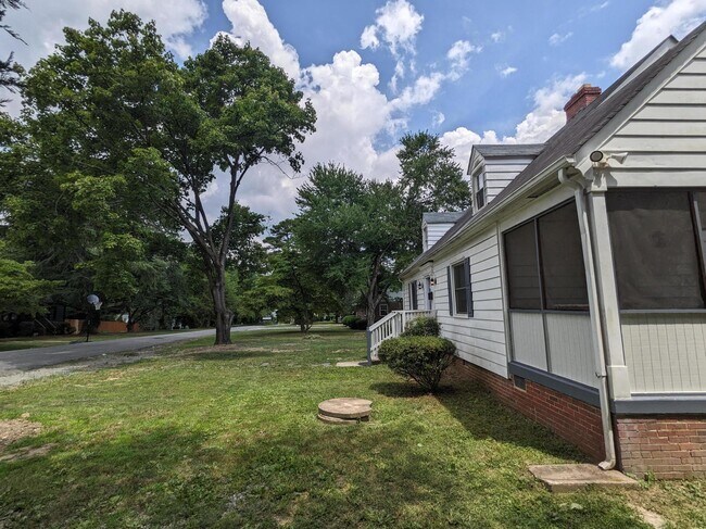 Building Photo - 5217 Pine Crest Ave