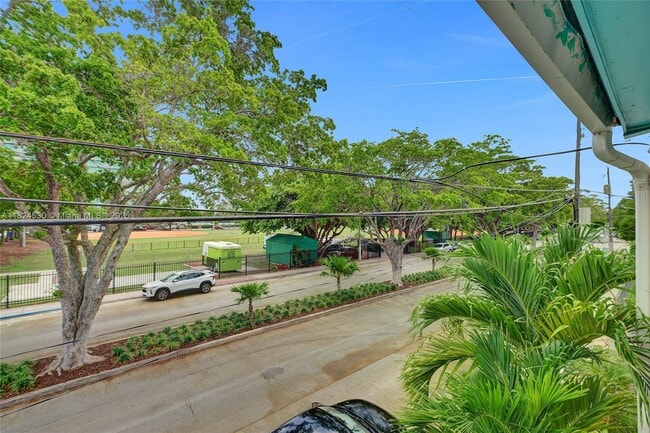 Foto del edificio - 7300 Byron Ave