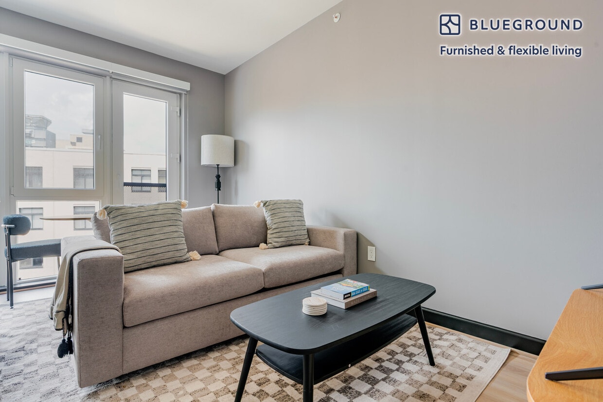 Primary Photo - 1313 L St NW