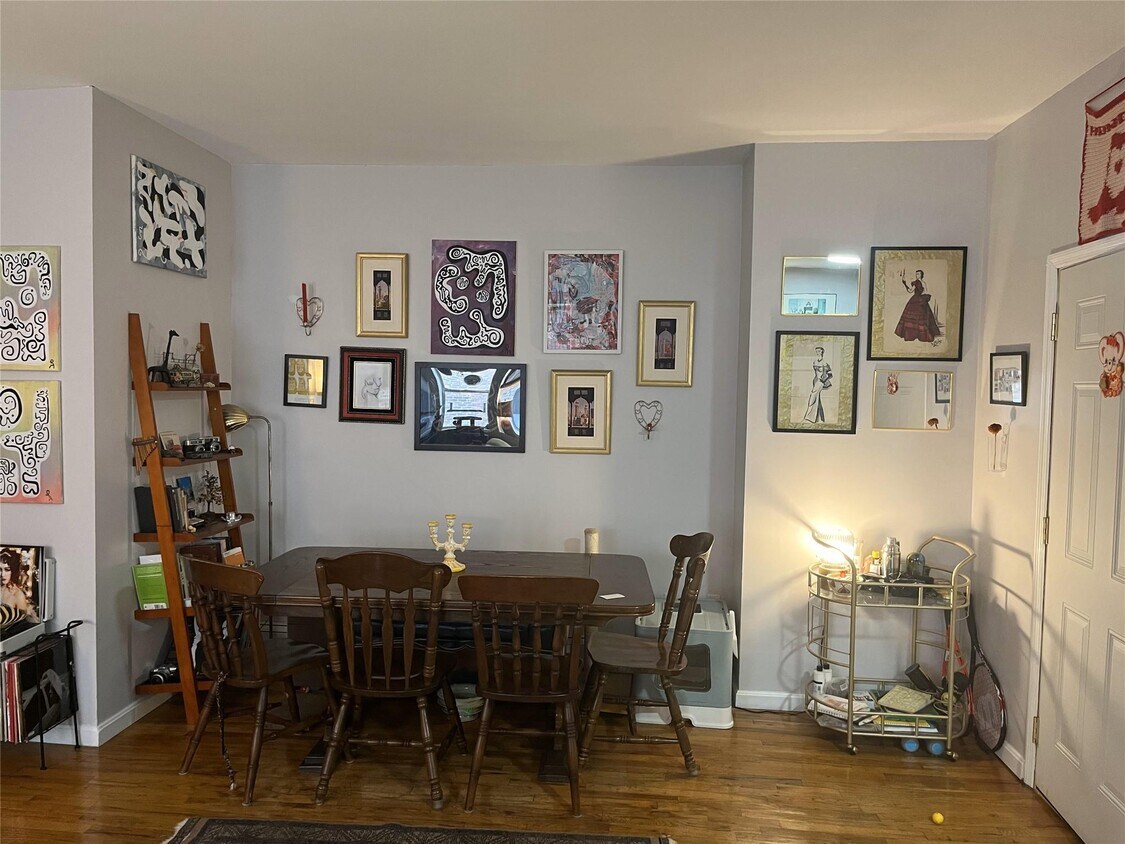 Primary Photo - 323 Eldert St