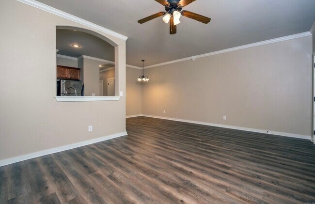 Building Photo - 102 Venezia Ln