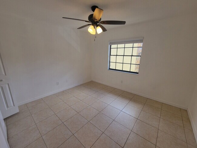 Foto del edificio - 5613 E 127th Ave