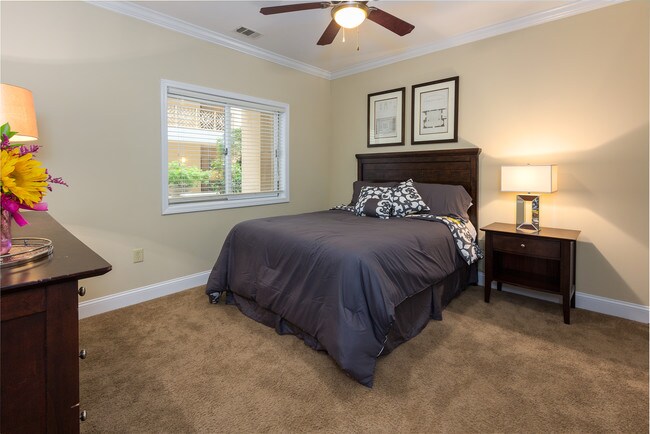 Building Photo - 755 Broad