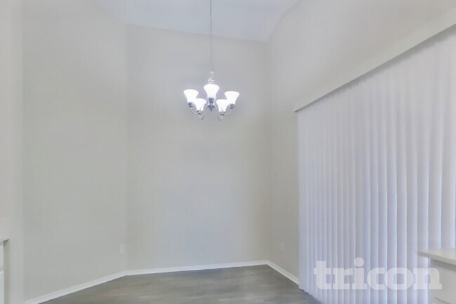 Foto del edificio - 12429 W Larkspur Rd