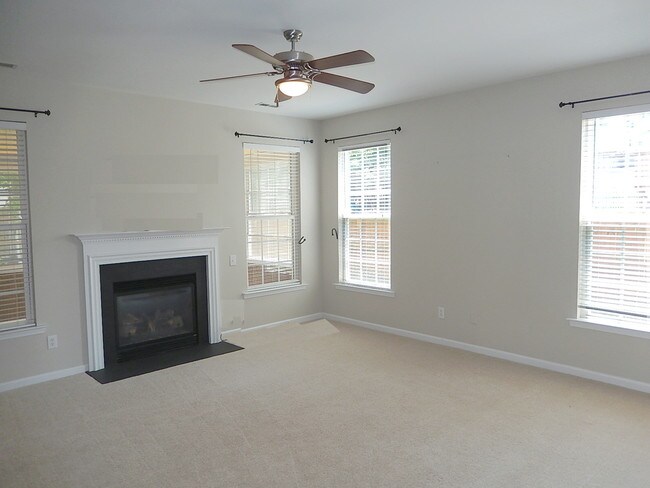 Building Photo - 300 Forbes Rd
