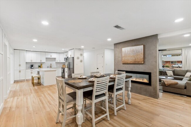 Foto del edificio - 8144 E Clarendon Ave