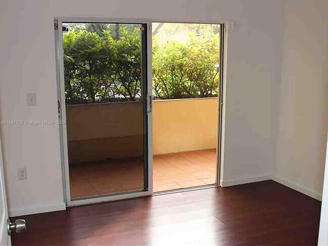 Foto del edificio - 4830 NW 102nd Ave