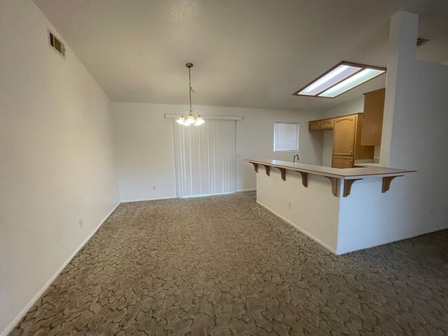 Building Photo - Apple Valley Home- 3 Bedrooms, 2 Bathrooms...