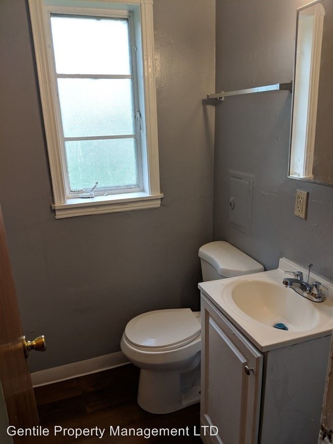 Building Photo - 3 br, 1 bath House - 14205 Sylvia Ave