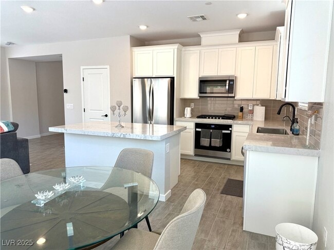 Building Photo - 10667 Deibel Ave
