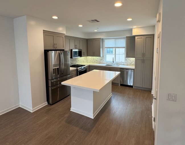 Building Photo - 751 Talbot Ln