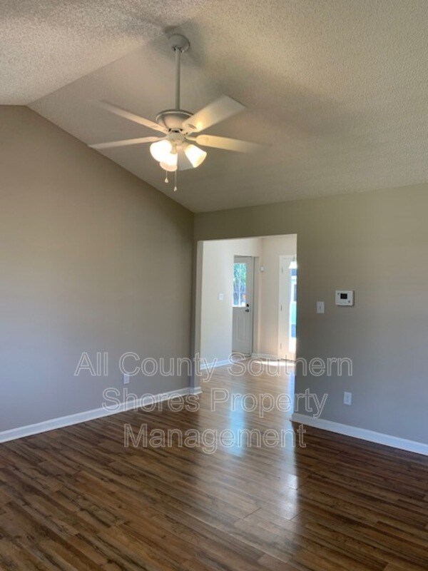 Building Photo - 641 University Forest Cir