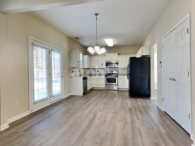 Building Photo - 6216 Roseway Ct