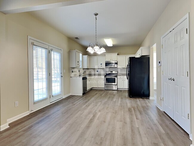 Foto del edificio - 6216 Roseway Ct