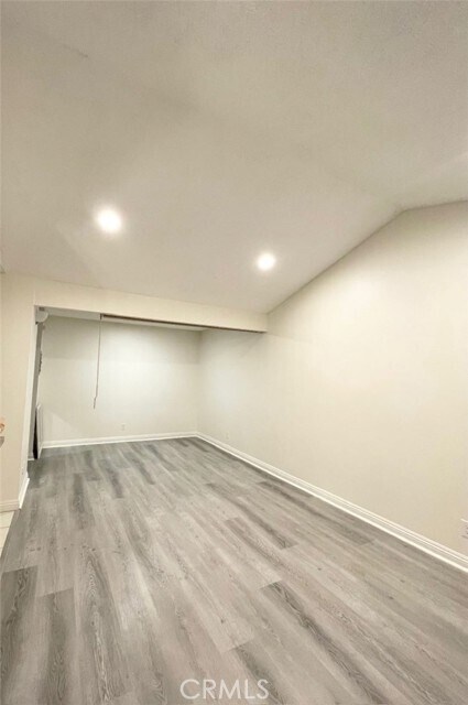 Building Photo - 120 Streamwood