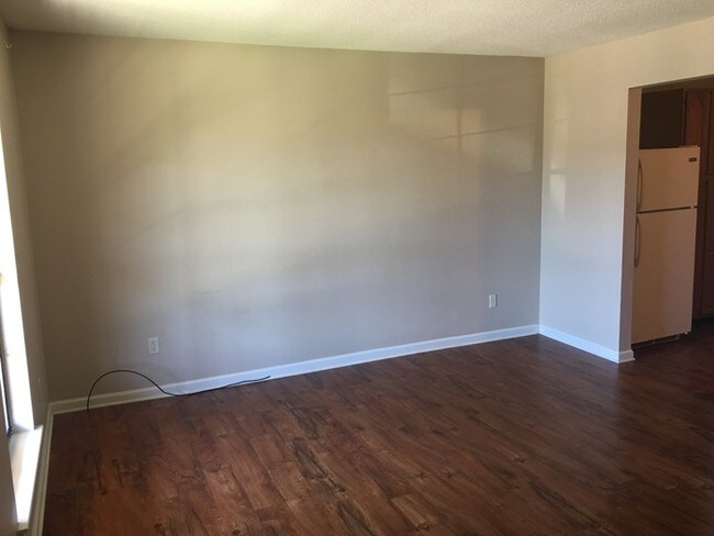 Building Photo - 2 Bedroom 1 Bathroom Duplex in Ringgold