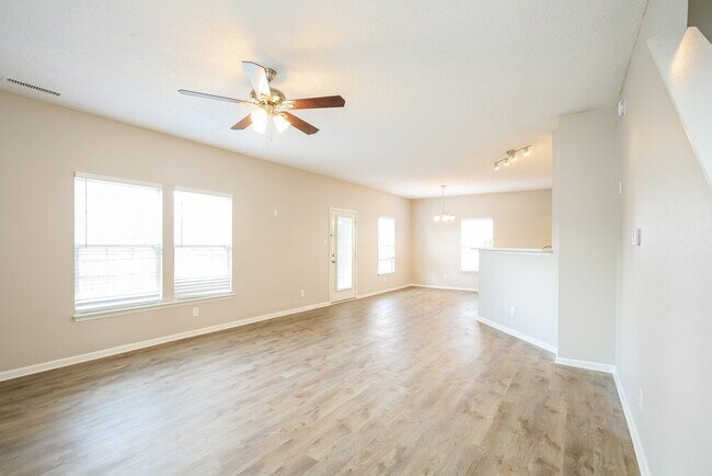 Building Photo - 8636 Wheatfield Dr