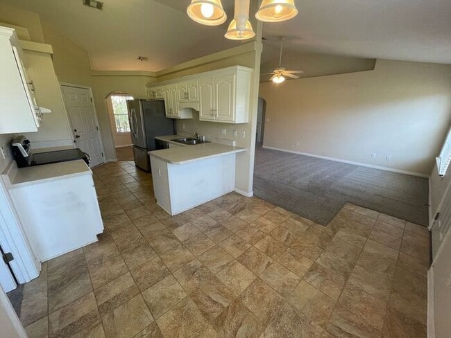 Building Photo - Navarre - 3 bedroom, 2 bathroom