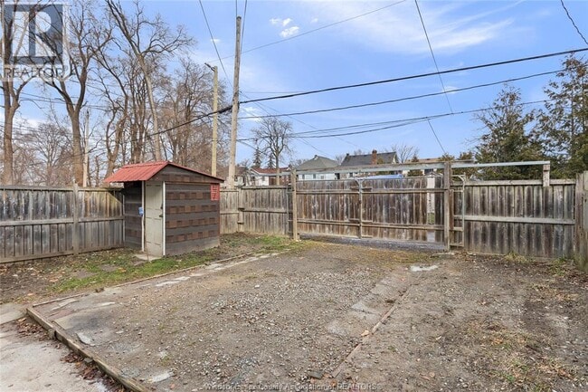 Photo du bâtiment - 242 Josephine Ave