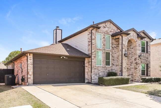 Building Photo - 1110 Hampton Dr