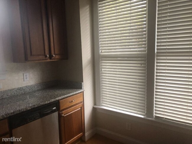 Building Photo - 3 br, 2.5 bath Townhome - 240 Ashton Hall ...