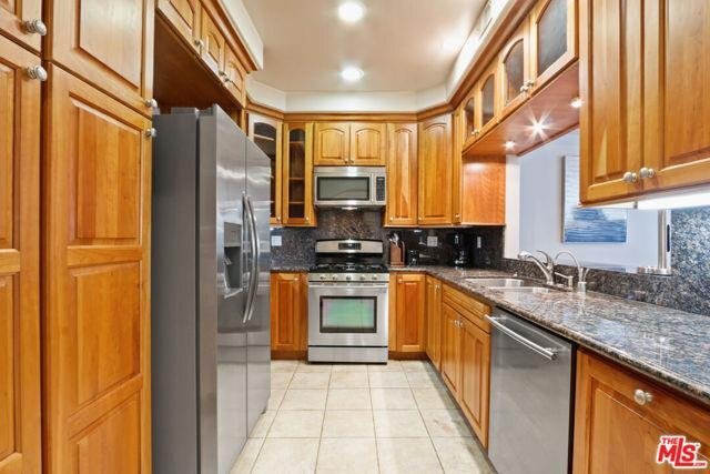 Foto del edificio - 5848 West Olympic Boulevard Apt ##105, Los...