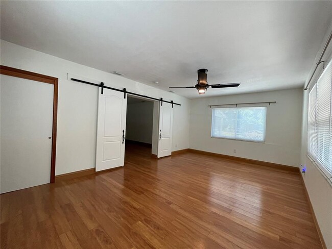 Building Photo - 1513 W Meadowbrook Ave