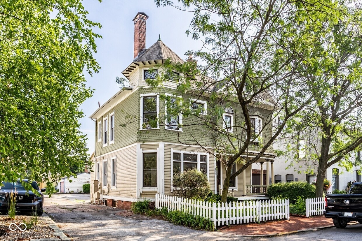 Primary Photo - 434 E New York St