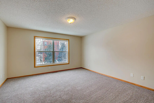 Building Photo - 321 Heritage Trl