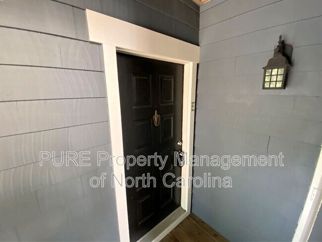 Foto del edificio - 415 W 8th St