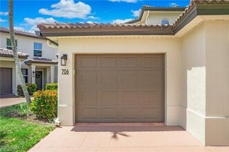 Building Photo - 700 Diamond Cir