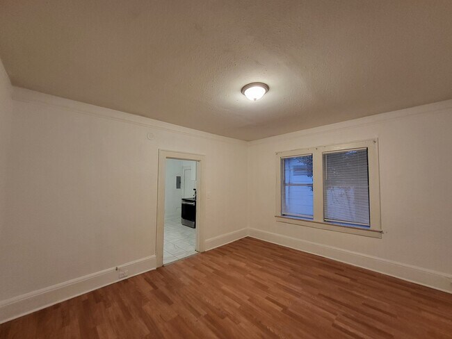 Foto del edificio - 4304-4306 Springfield Blvd