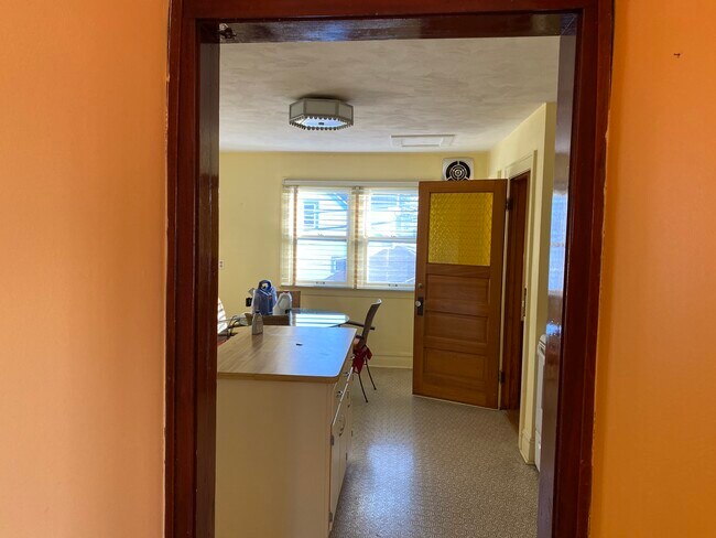 Large kitchen w/ movable island - 9331 W Greenfield Ave