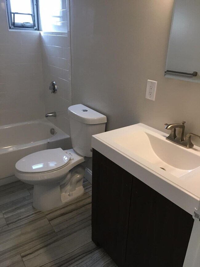 Building Photo - Avl Aug 1 No Fee! Updated, sunny 1BR in Cu...