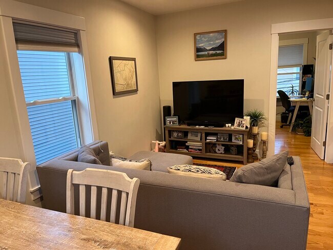 Building Photo - 39 Montrose St