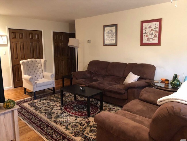 Foto del edificio - 328 Lakeland Ave