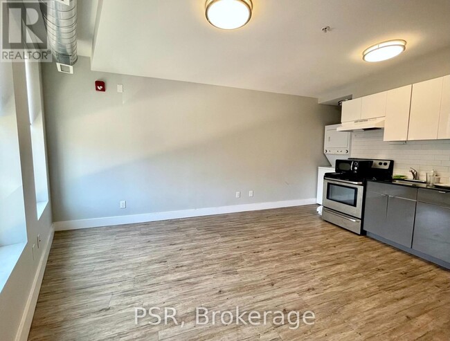 Photo du bâtiment - 2870-2870 Dundas St W